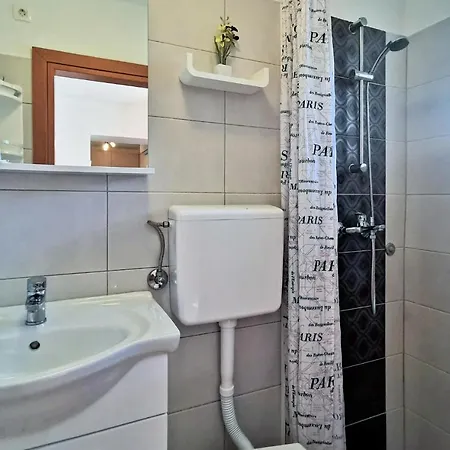 1 Bedroom Amazing In Rubesi